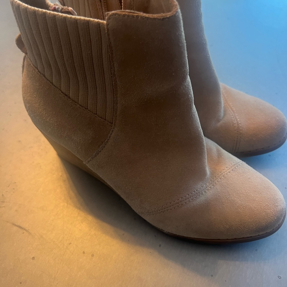 Toms Tan Ankle Booties Suede Classic Design